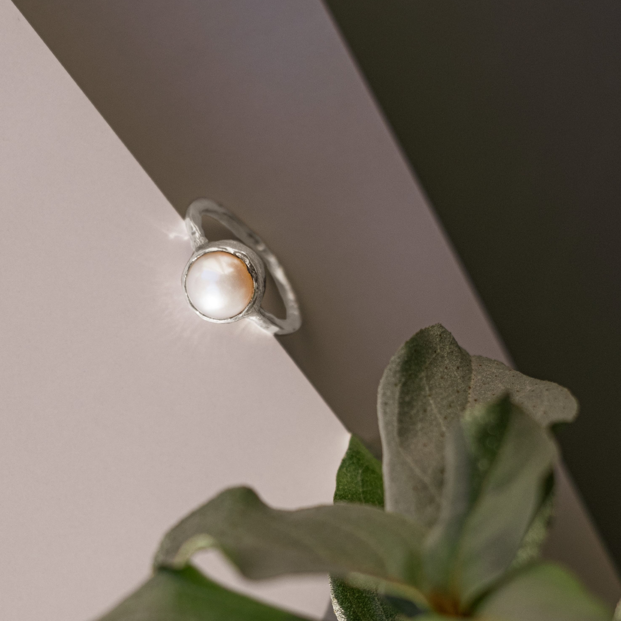 EKATERINA TOLSTAYA Кольцо с белым жемчугом