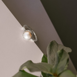 EKATERINA TOLSTAYA Кольцо с белым жемчугом