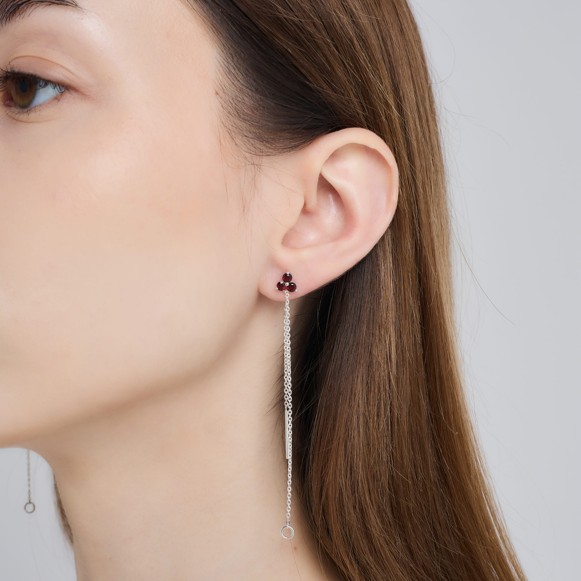 INFANTA Серьги протяжки Principessa Trifoglio piccolo с гранатами в серебре