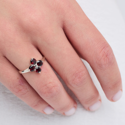 INFANTA Кольцо Principessa Quadrifoglio с гранатами в серебре