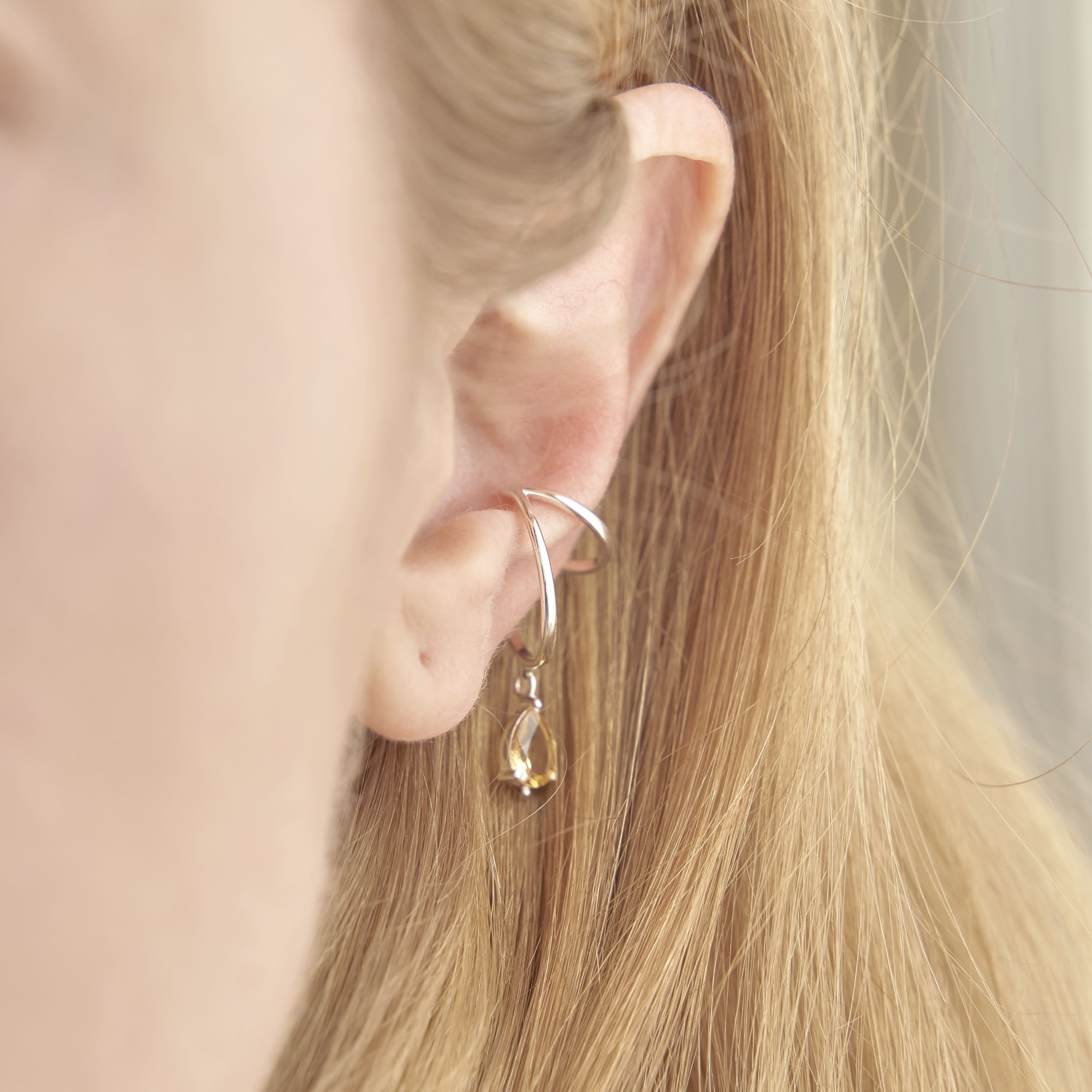 INFANTA Кафф с камнем Anello Goccia с цитрином в серебре