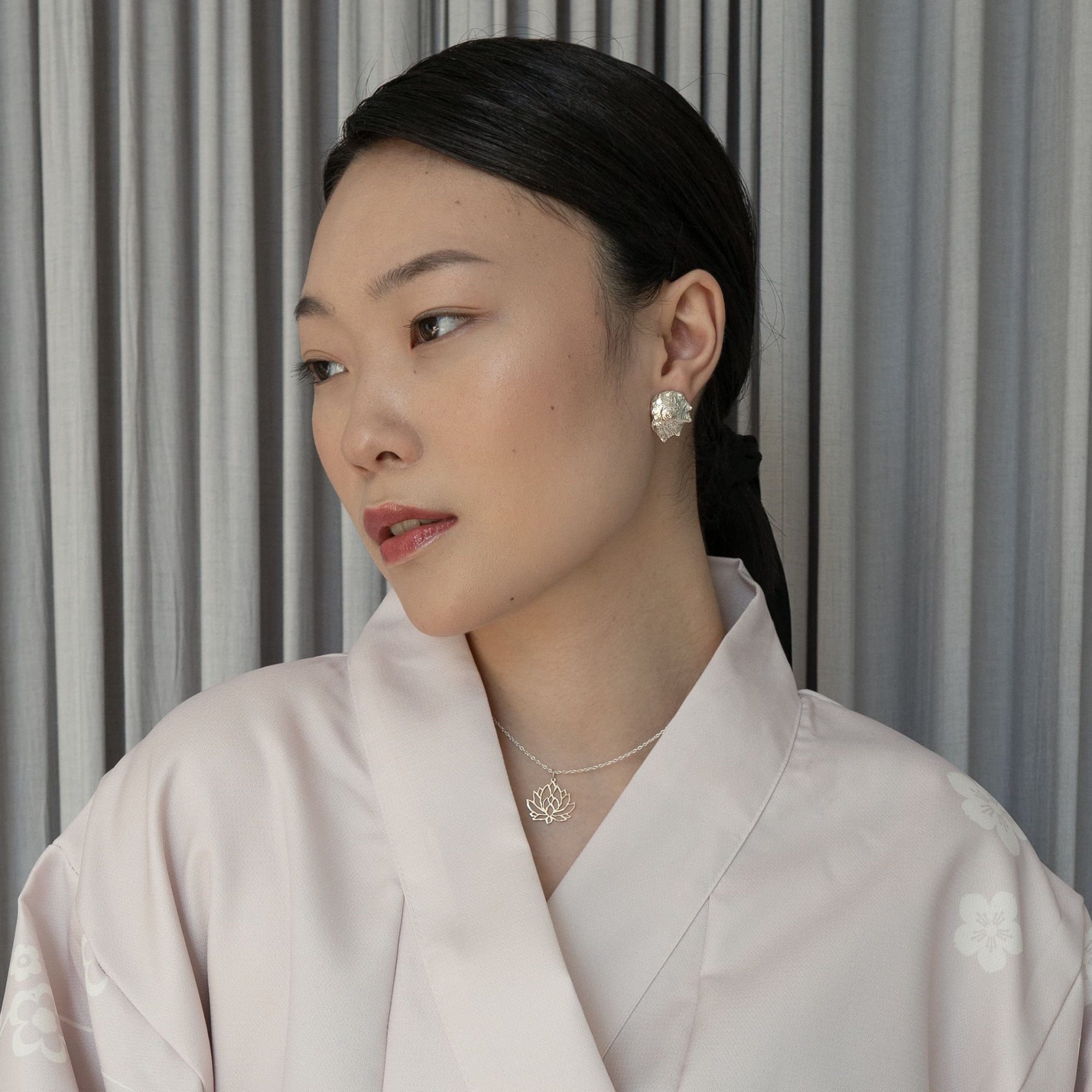 MS. MARBLE Подвеска Lotus Flower (Цветок лотоса) на цепочке