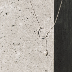 MS. MARBLE подвеска-галстук Soulmates с белым жемчугом