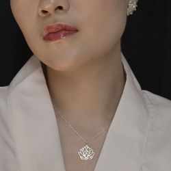MS. MARBLE Подвеска Lotus Flower (Цветок лотоса) на цепочке