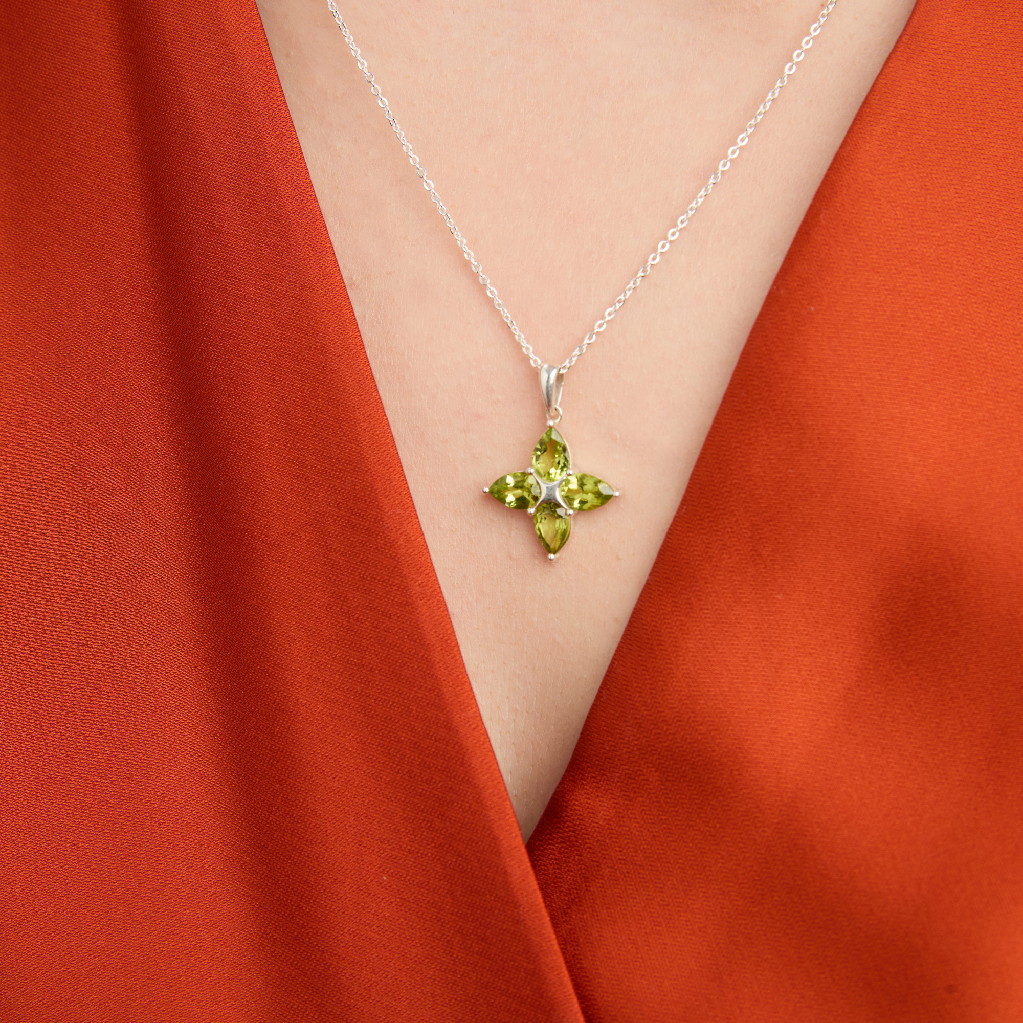 INFANTA Кулон Principessa Pere с хризолитами груша