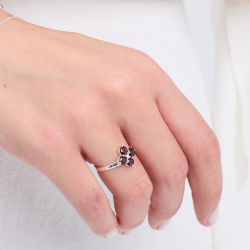 INFANTA Кольцо Principessa Quadrifoglio с гранатами в серебре