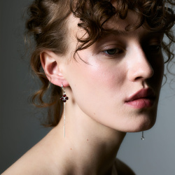 INFANTA Серьги протяжки Principessa Quadrifoglio с гранатами в серебре