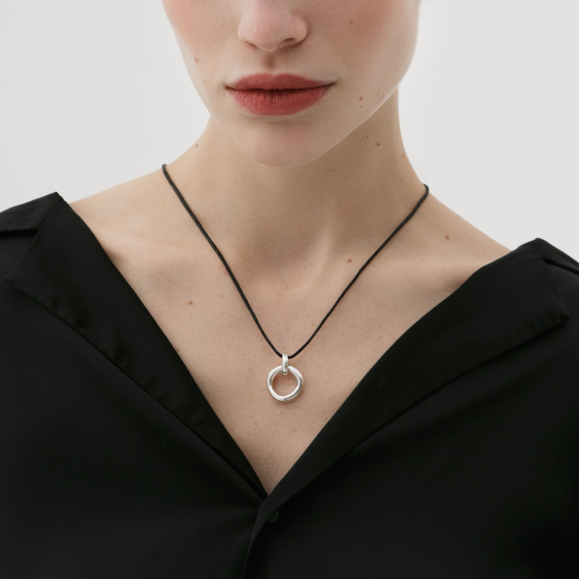 EKATERINA TOLSTAYA Кулон Тепло на шнурке