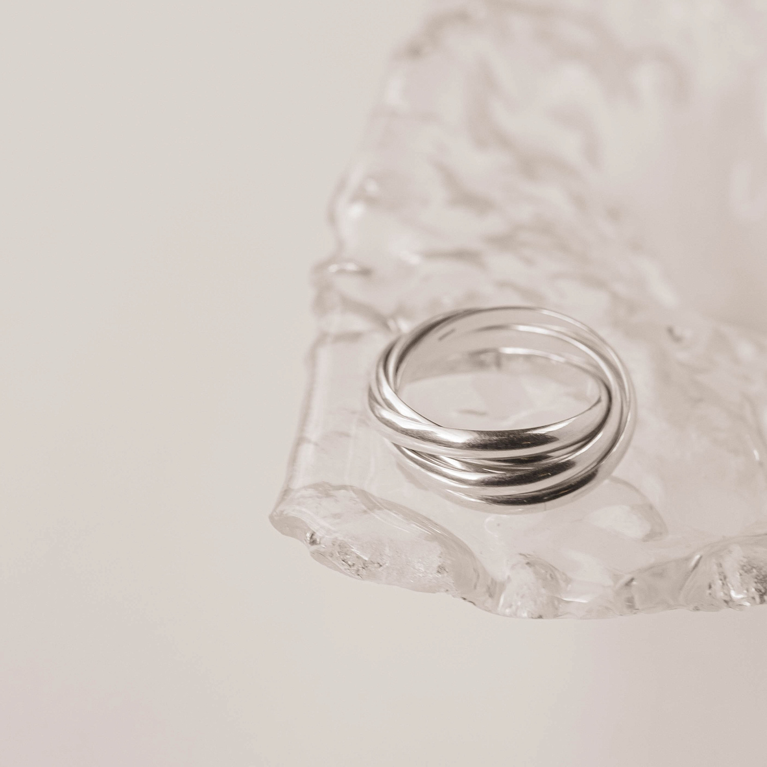 Архитектура на пальцах. Подборка геометричных колец из серебра