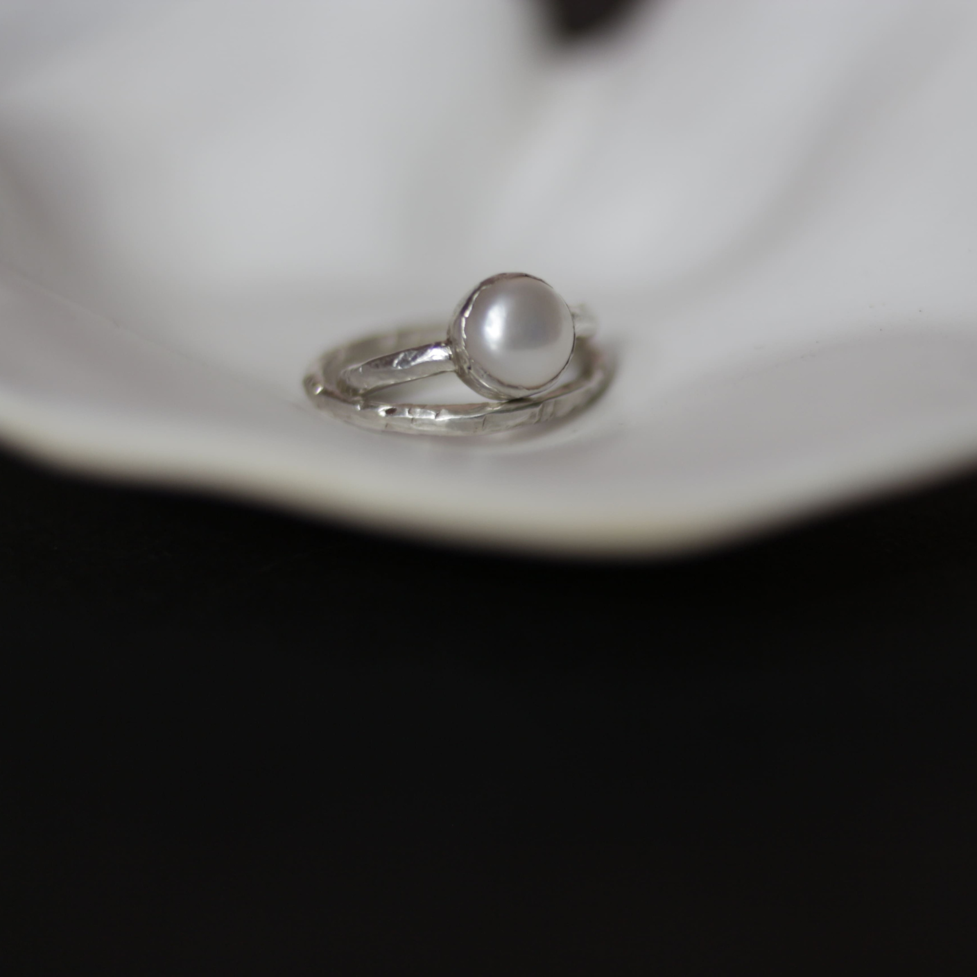 EKATERINA TOLSTAYA Кольцо с белым жемчугом