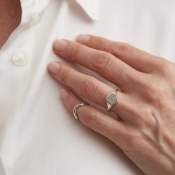 URBAN ISLAND кольцо-печатка Reunion Signet