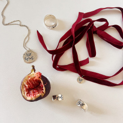 URBAN ISLAND чокер No Regrets на бархатной ленте