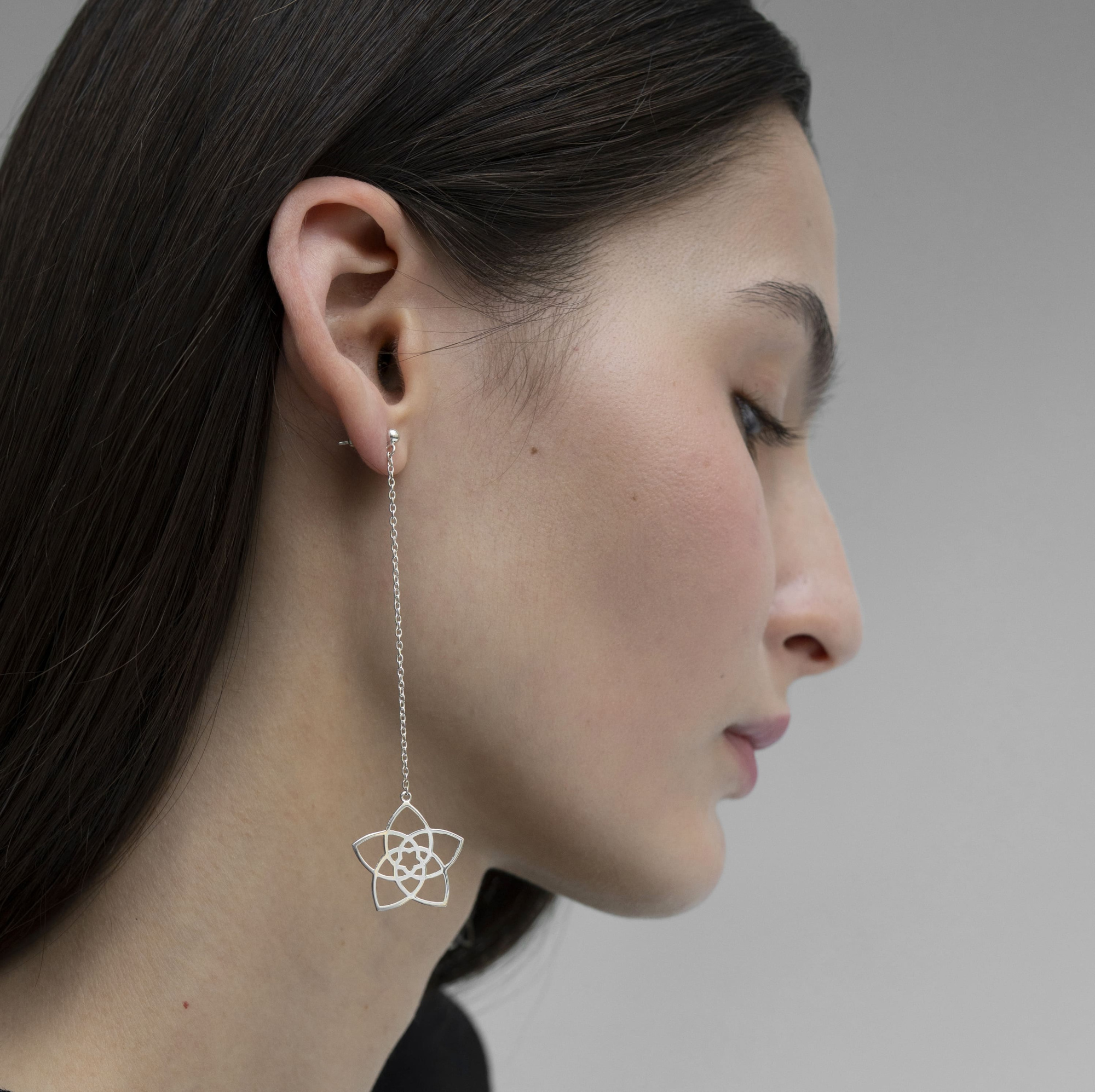 MS.MARBLE Серьга Venus Flower