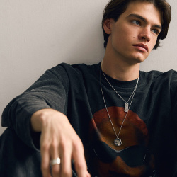 URBAN ISLAND подвеска P E A C E