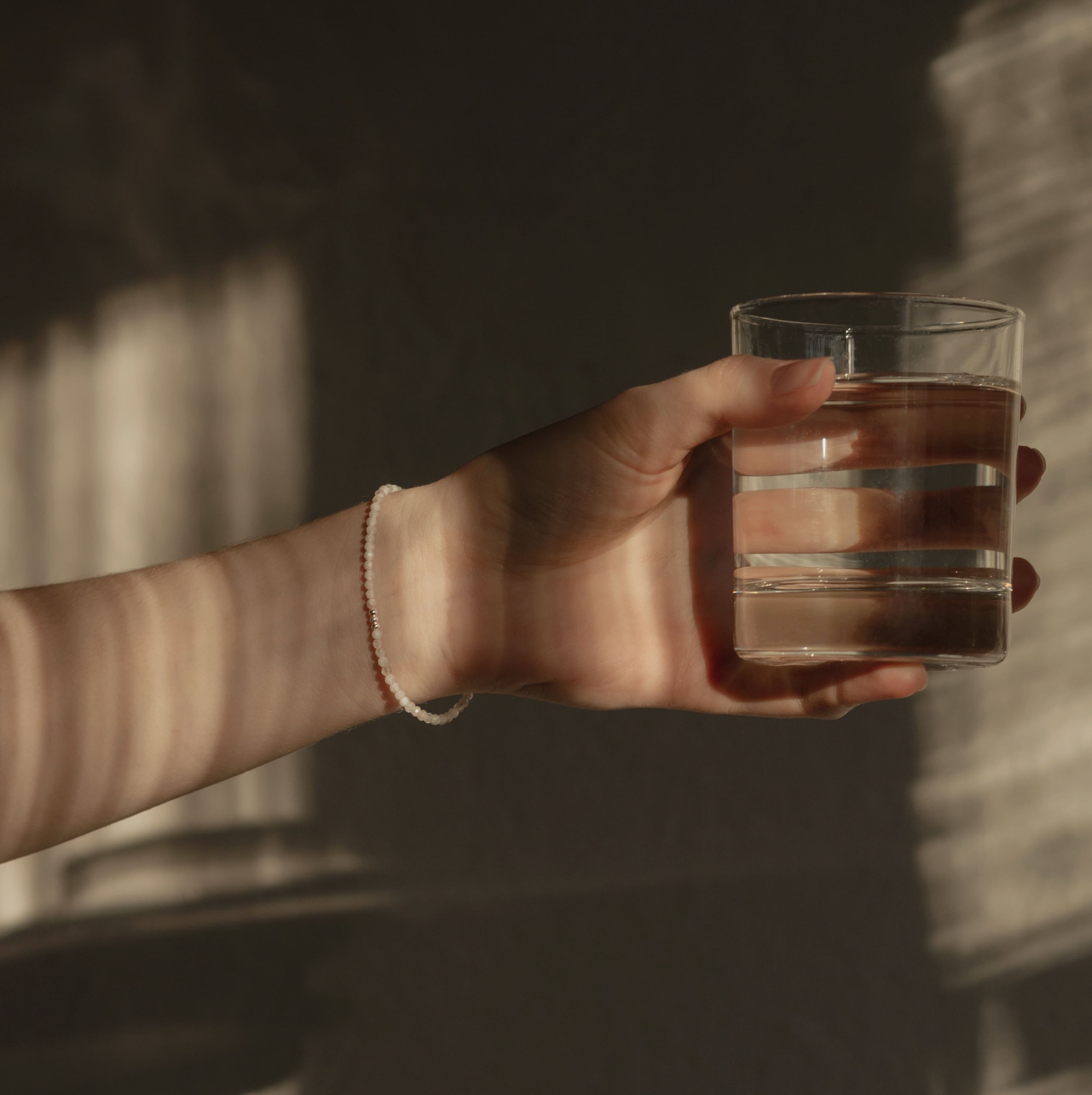 MS. MARBLE Браслет с розовым кварцем на нитке серебро