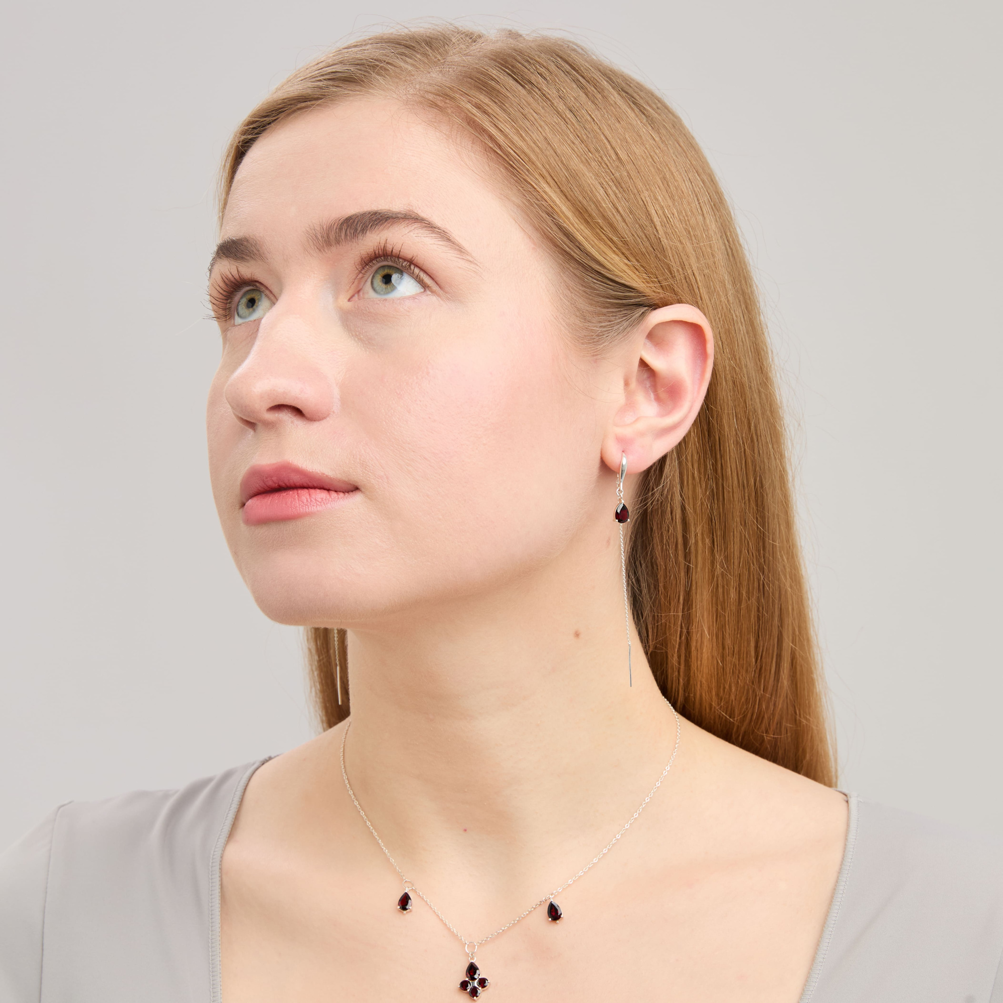 INFANTA Серьги протяжки Goccia с гранатом в серебре