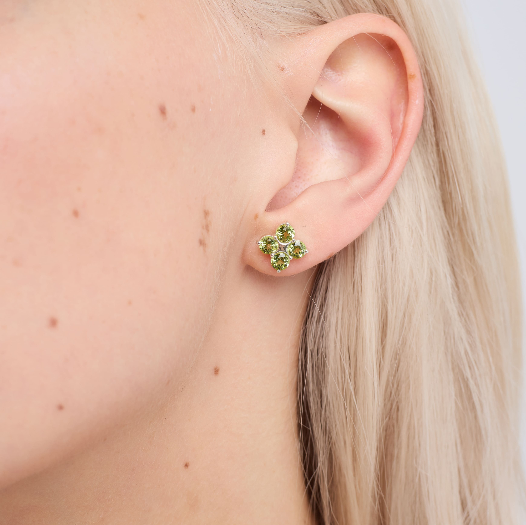 INFANTA Пусеты Principessa Quadrifoglio с хризолитами в серебре