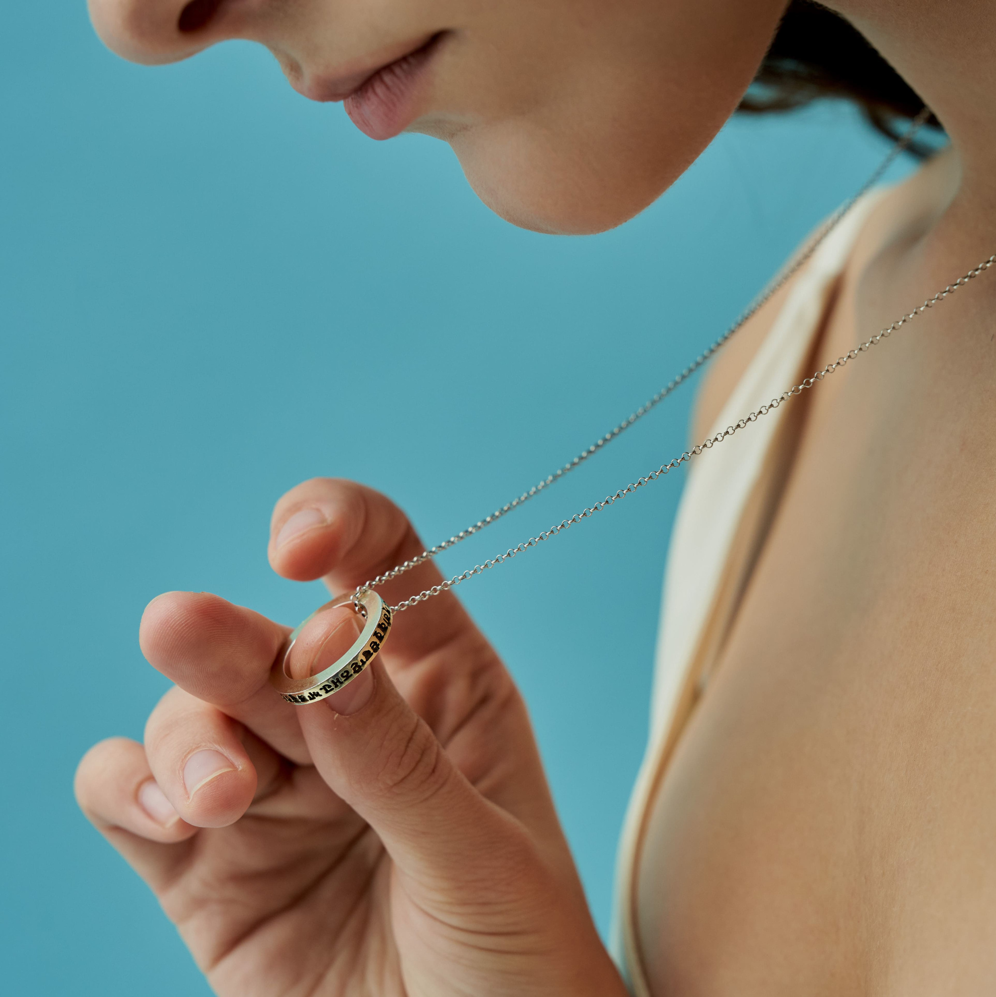 MS. MARBLE подвеска Mantra на цепочке позолота