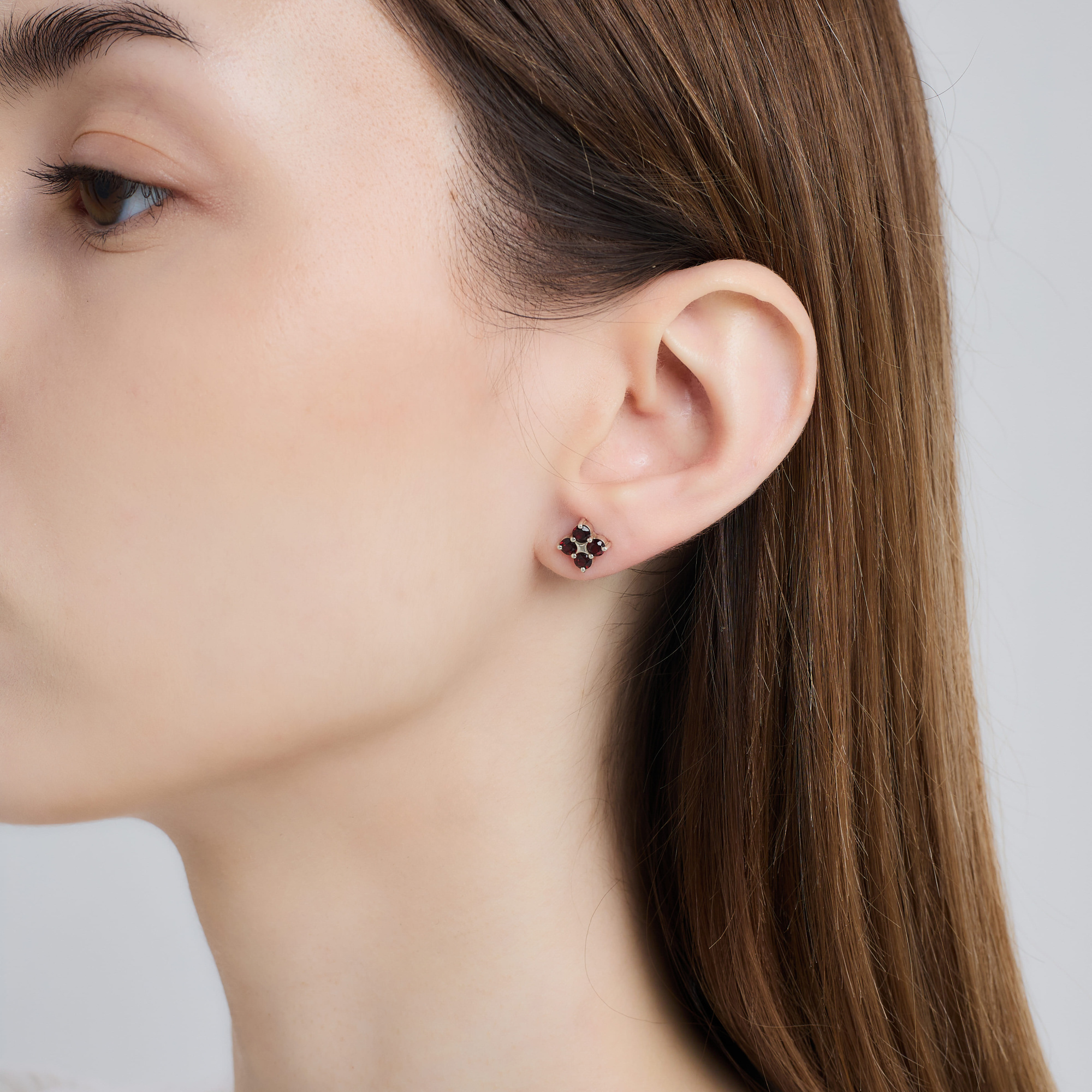 INFANTA Пусеты Principessa piccolo Quadrifoglio с гранатами в серебре