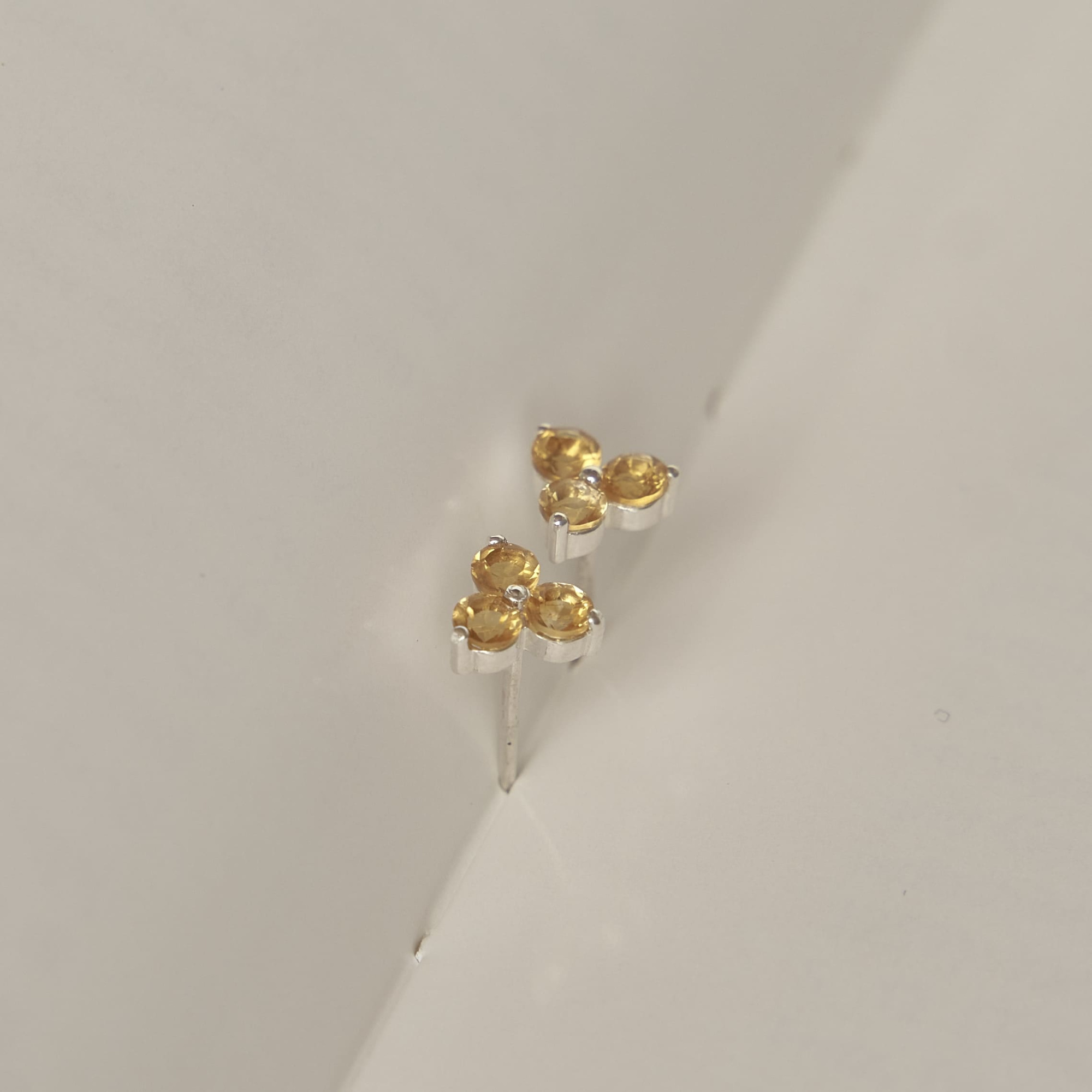 INFANTA Серьги пусеты Principessa Trifoglio с цитринами в серебре