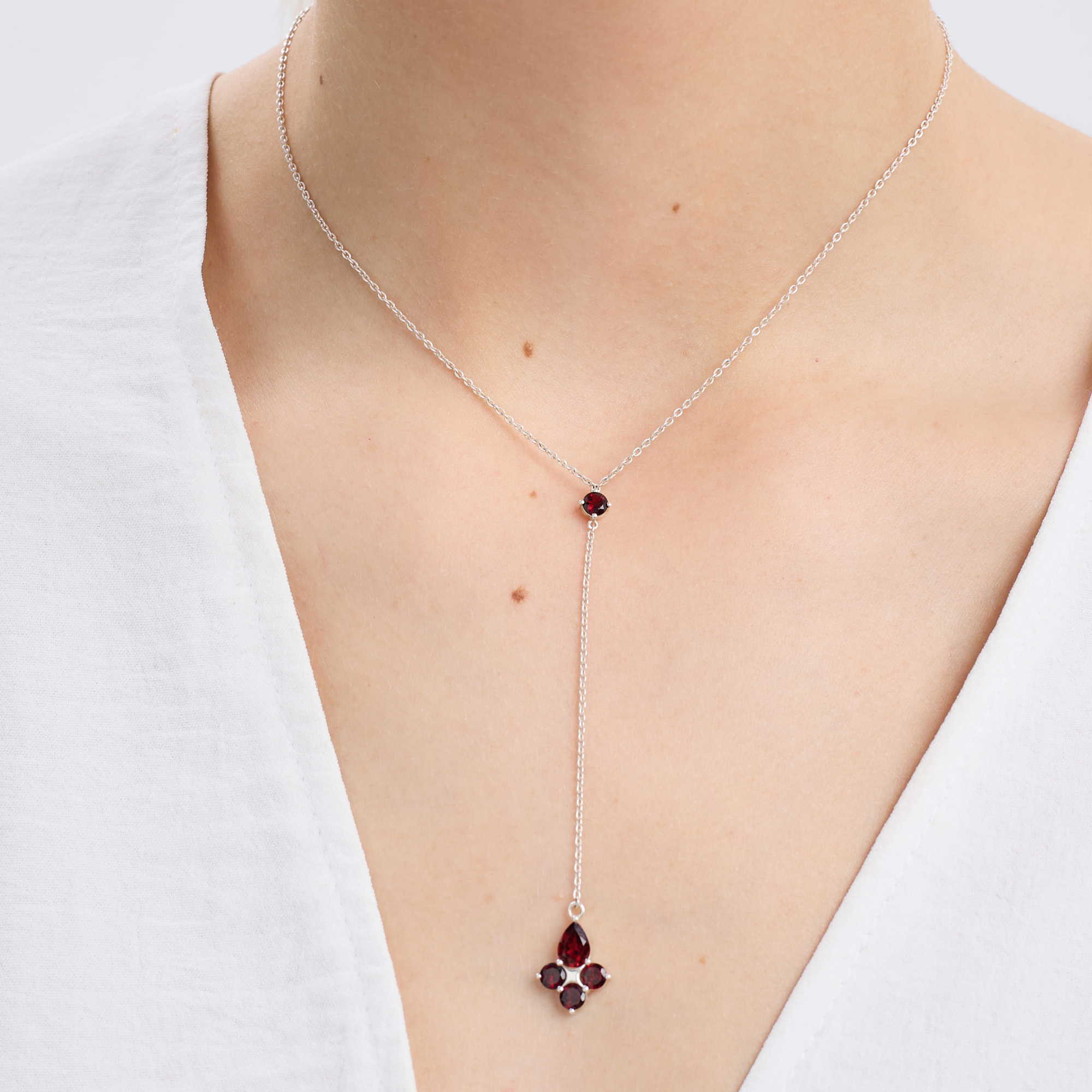 INFANTA Подвеска галстук Principessa Pera с гранатами круг и груша в серебре