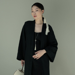 MS. MARBLE Подвеска Endless Knot на нити с кисточкой