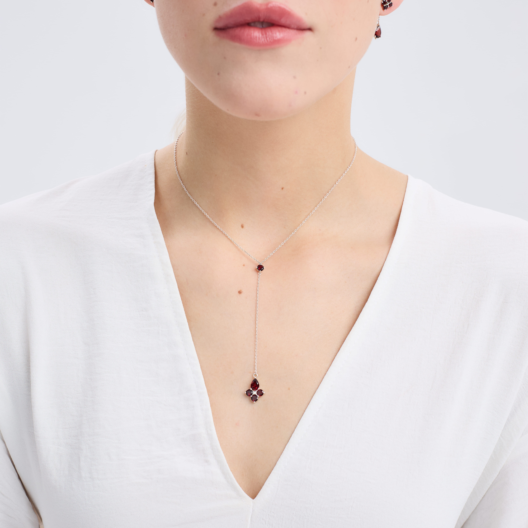 INFANTA Подвеска галстук Principessa Pera с гранатами круг и груша в серебре