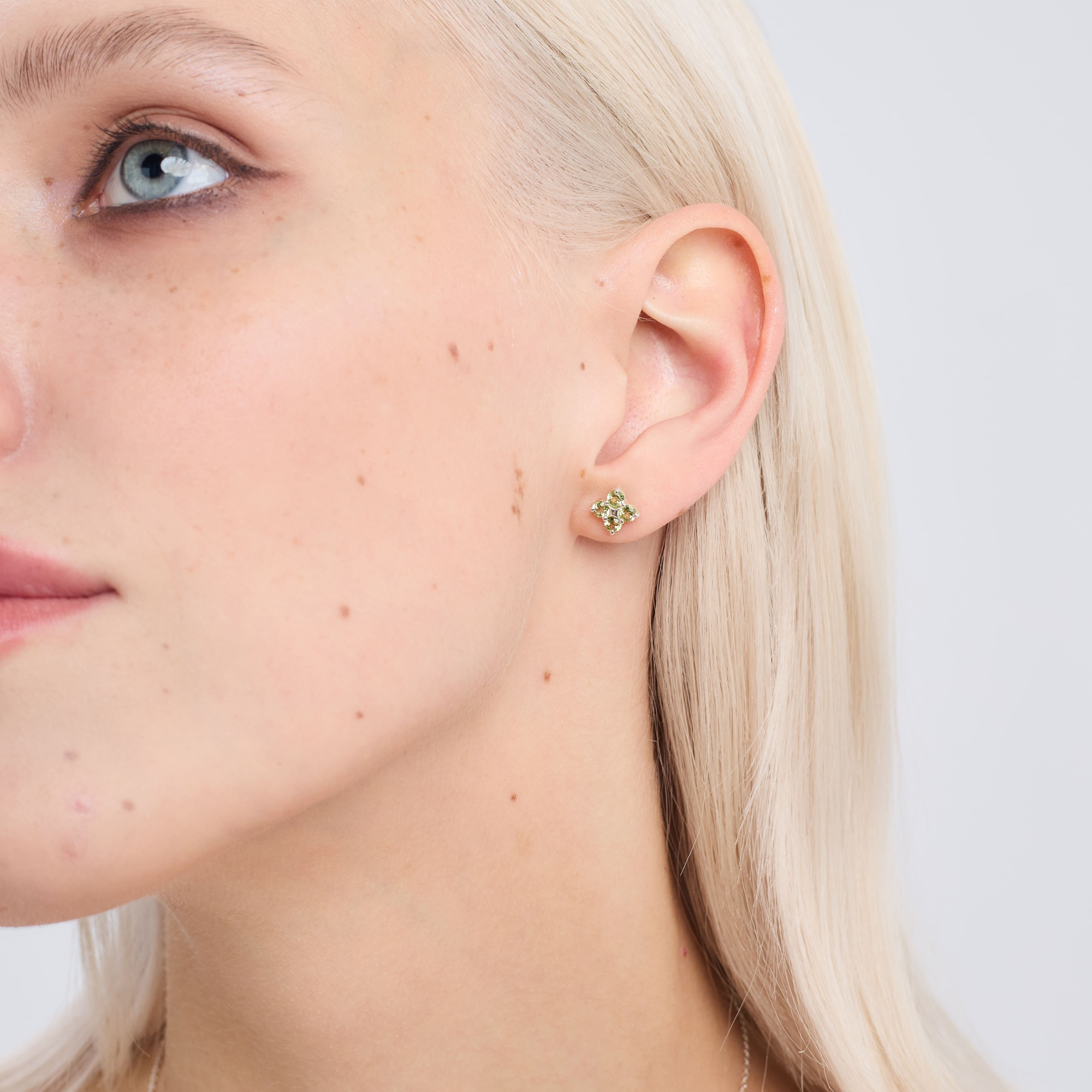 INFANTA Пусеты Principessa piccolo Quadrifoglio с хризолитами в серебре