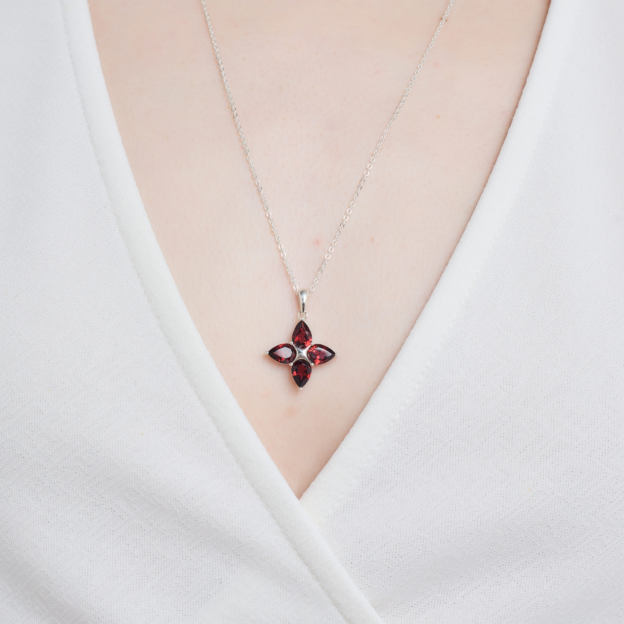 INFANTA Кулон Principessa Pere с гранатами груша