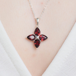 INFANTA Кулон Principessa Pere с гранатами груша