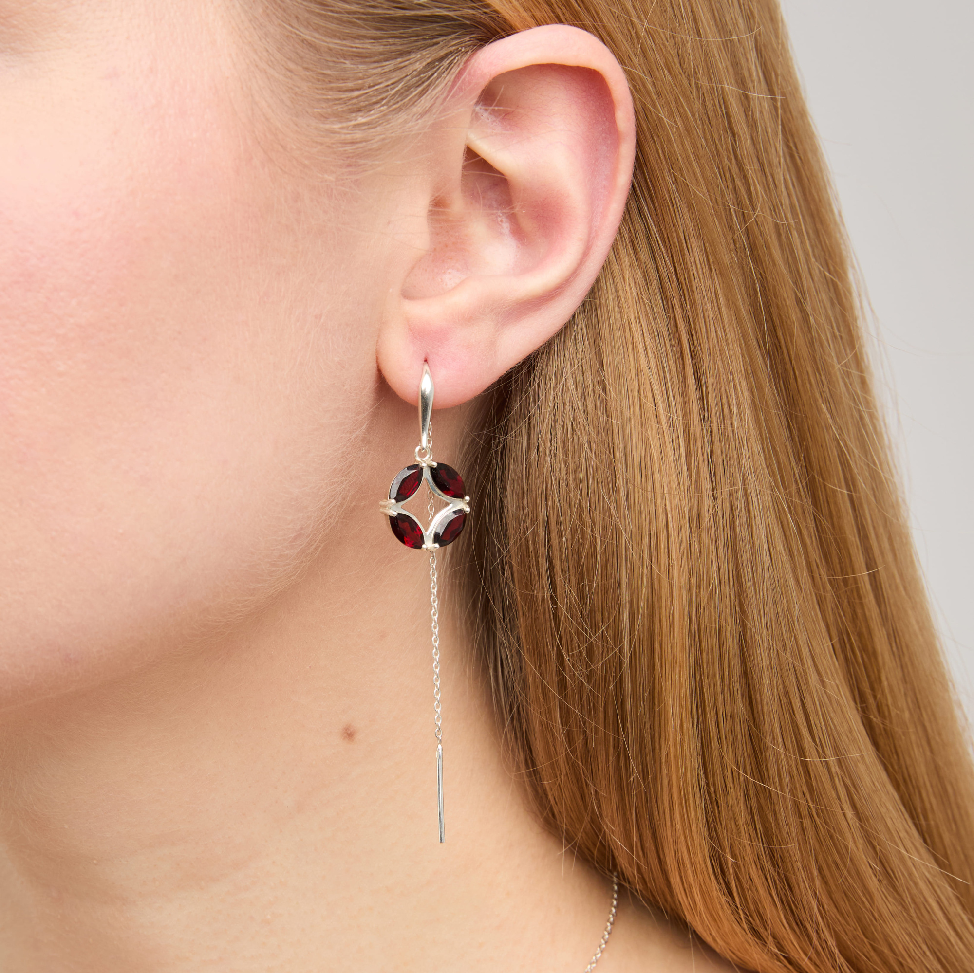 INFANTA Серьги протяжки Principessa Marchese с гранатами в серебре